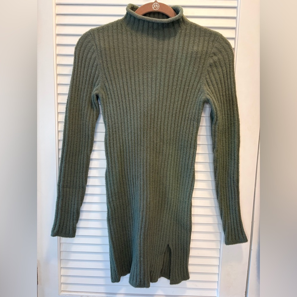 Wilfred by Aritzia Sage Green Ribbed Turtleneck Sweater